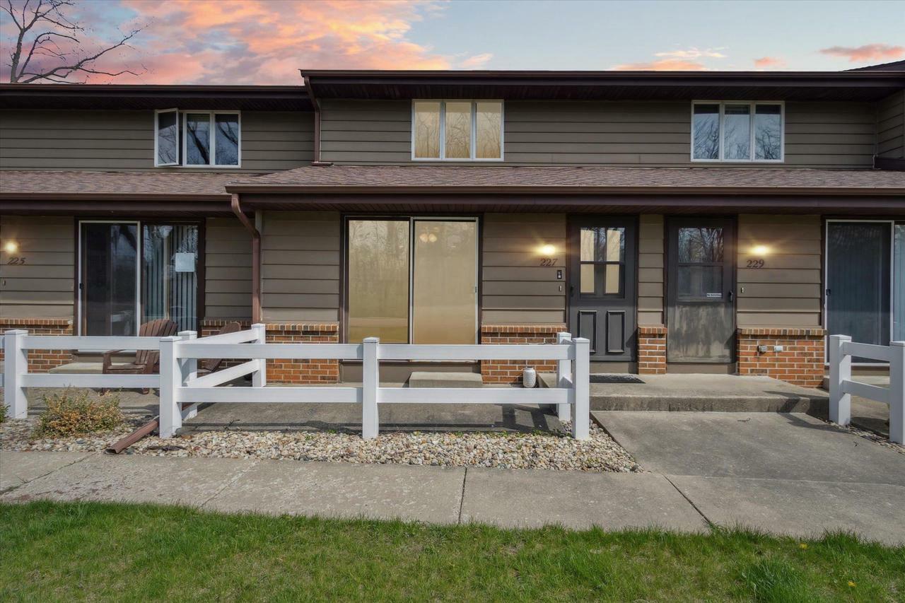 Property Photo:  227 Ba Wood Lane  WI 53545 