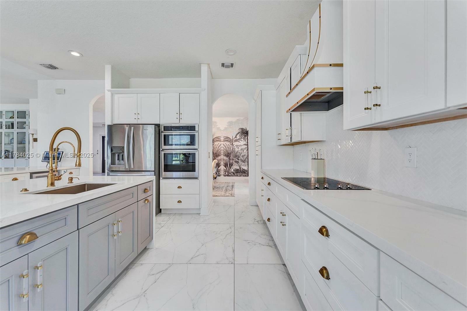 Property Photo: 19386 SW 78th Pl FL 33157