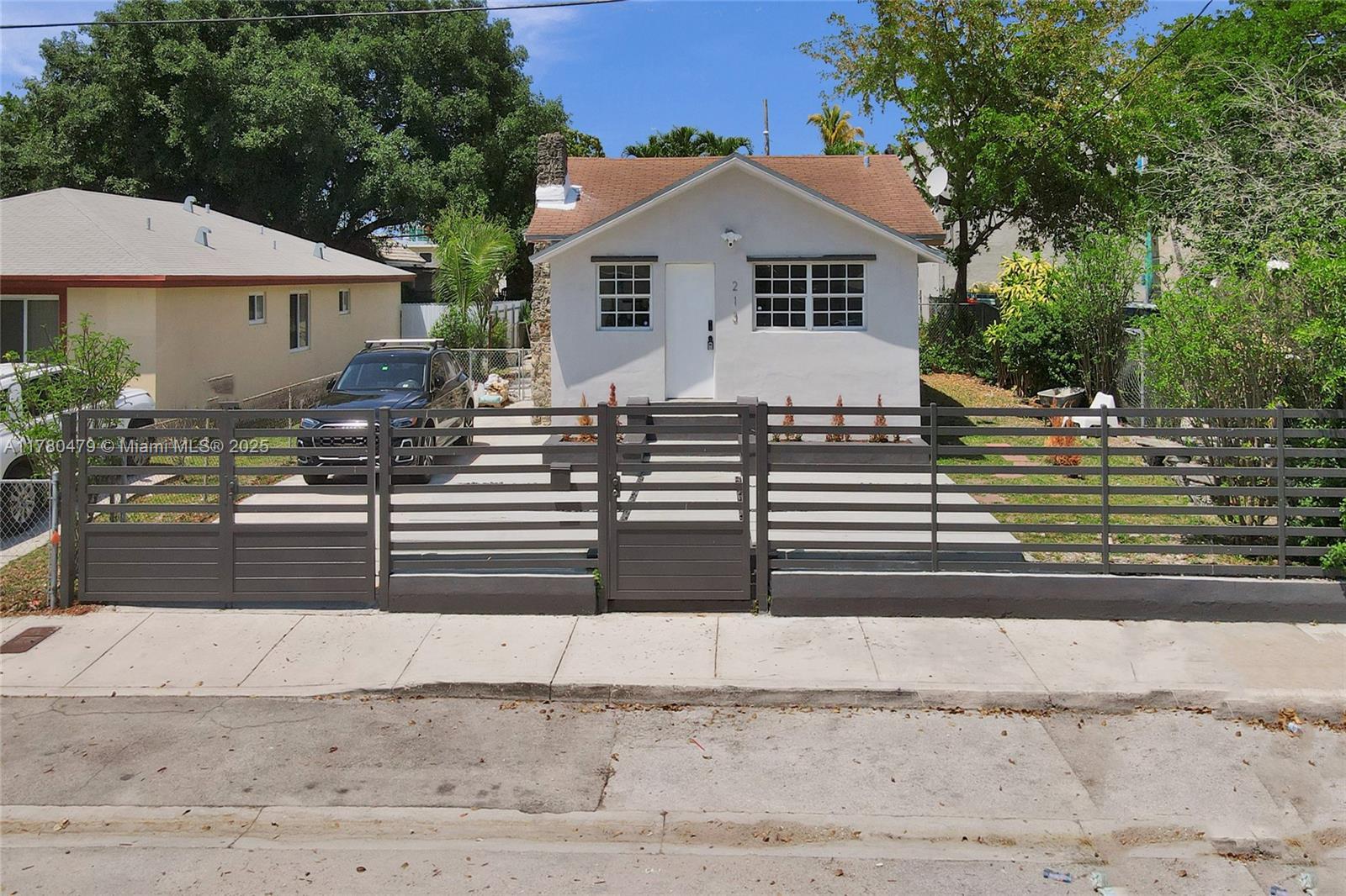 213 NW 34th Ter  Miami FL 33127 photo