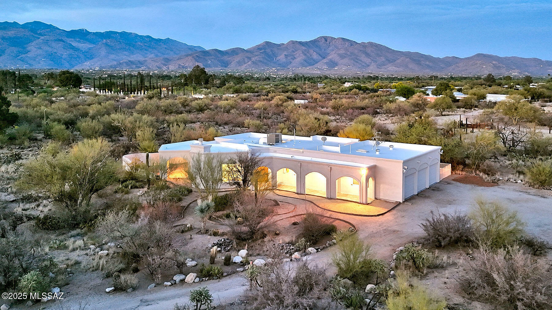 Property Photo: 972 N Rancho Del Jefe Loop AZ 85748