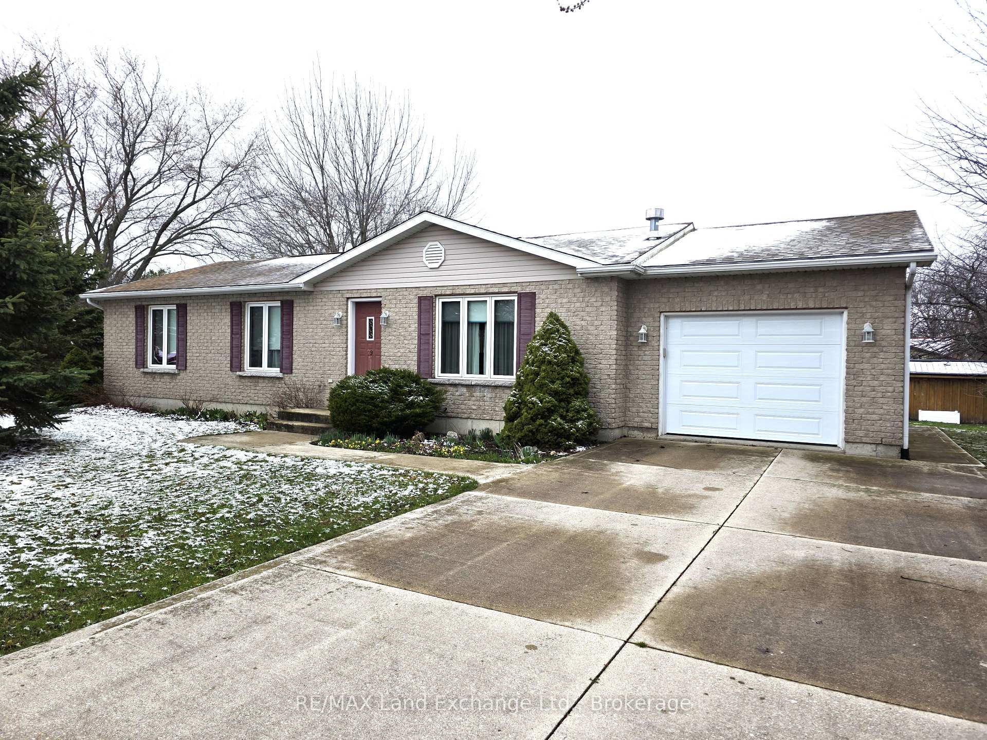 Property Photo: 29 Memorial Park Drive ON N0G 2T0