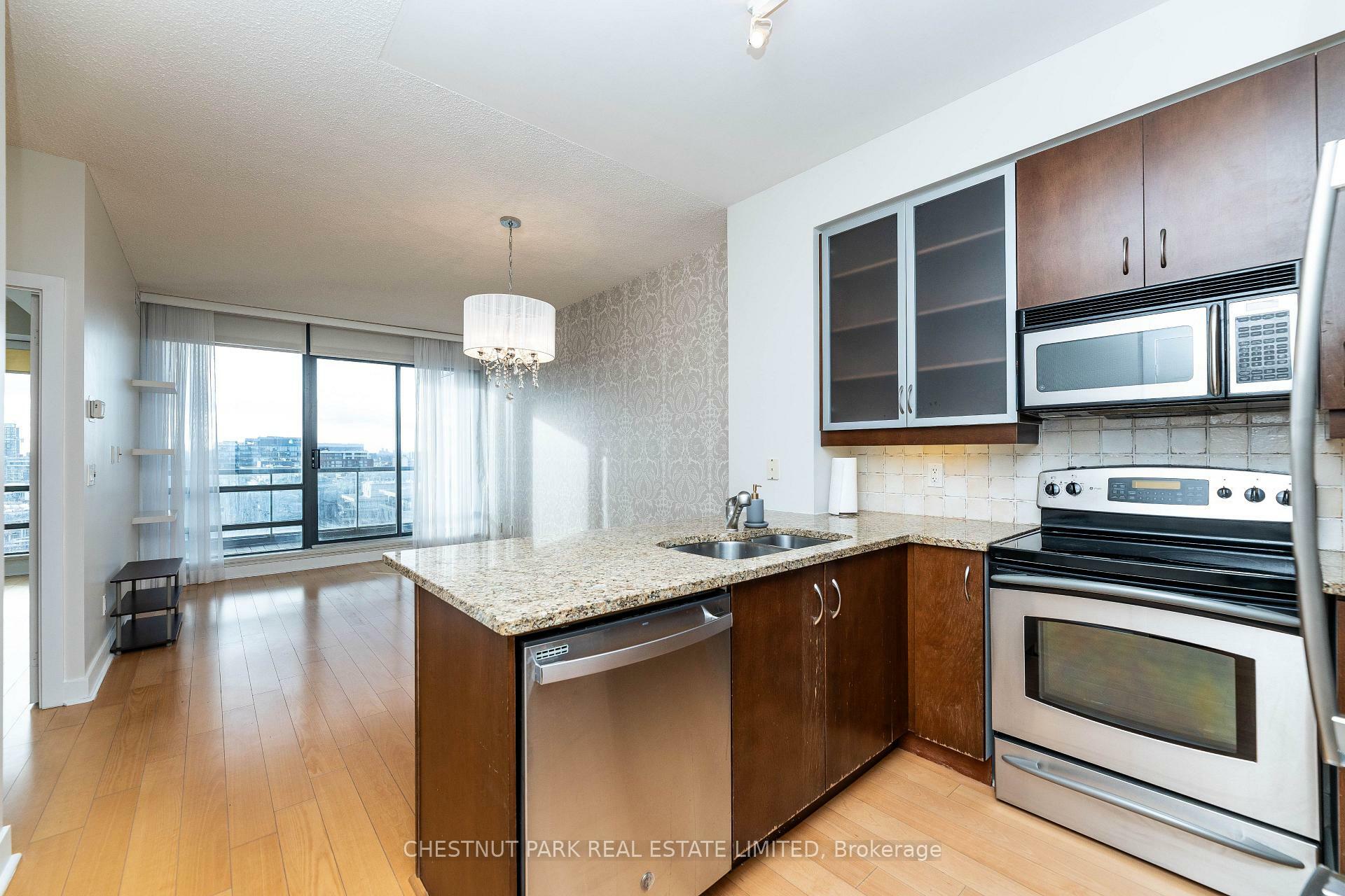 Property Photo: 438 King Street W 1605 ON M5V 3T9