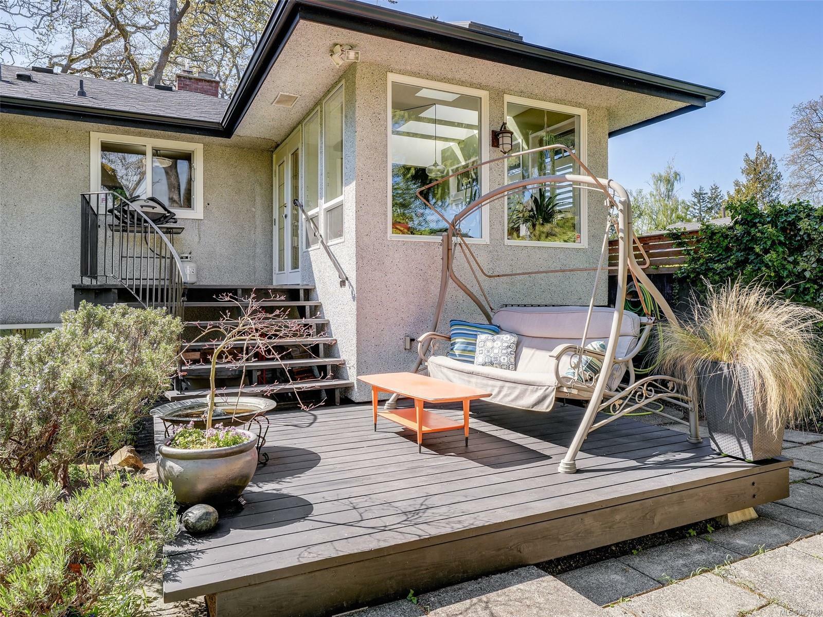 Property Photo: 951 Foul Bay Rd BC V8S 4H9