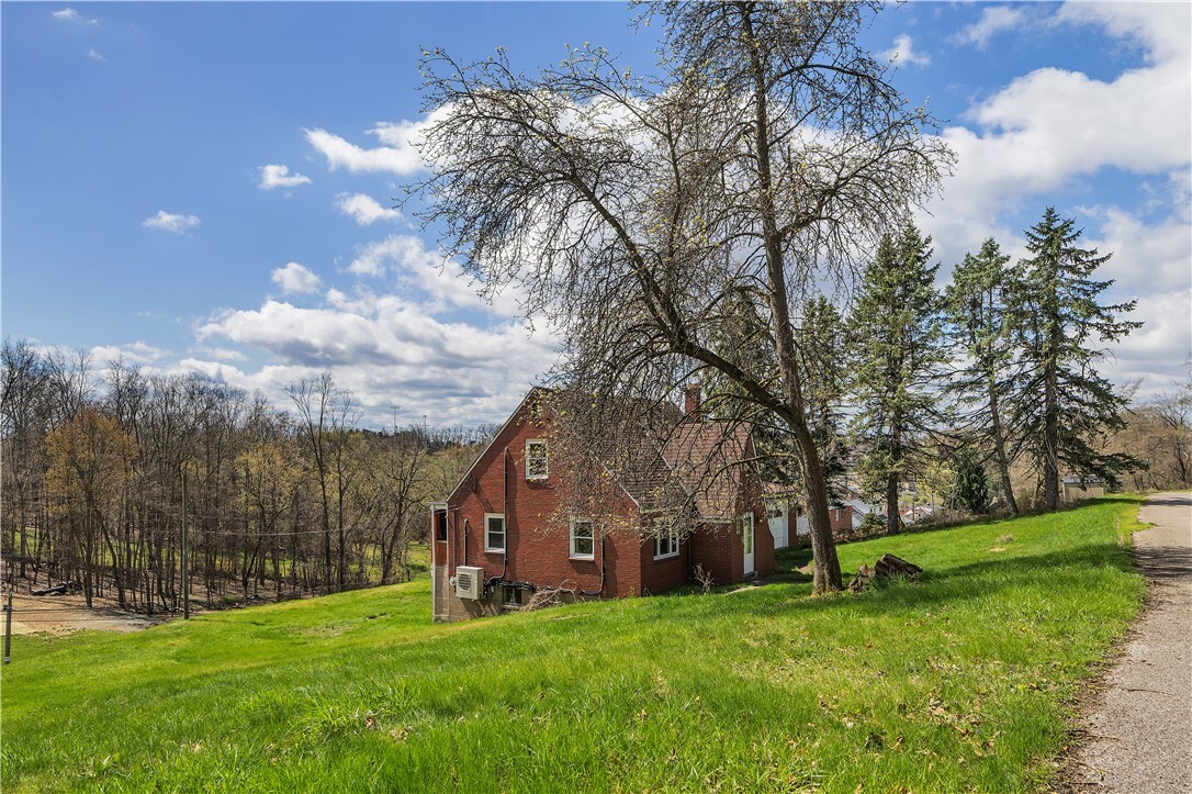 Property Photo: 3530 Ridgeway Dr PA 15102