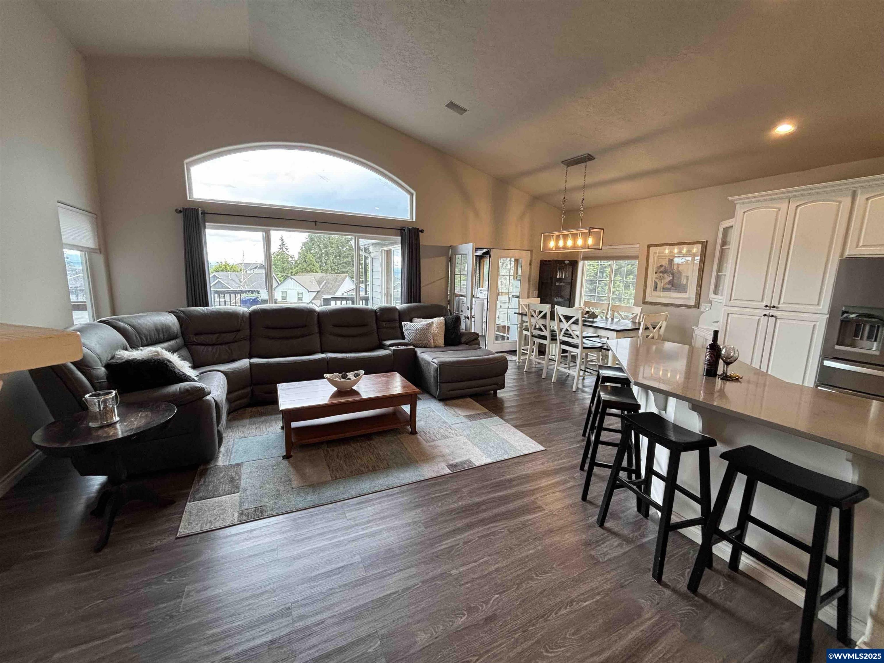 Property Photo: 696 Eisenhower Dr NW OR 97304