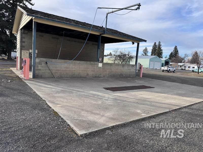 Property Photo: 405 6th Ave ID 83543
