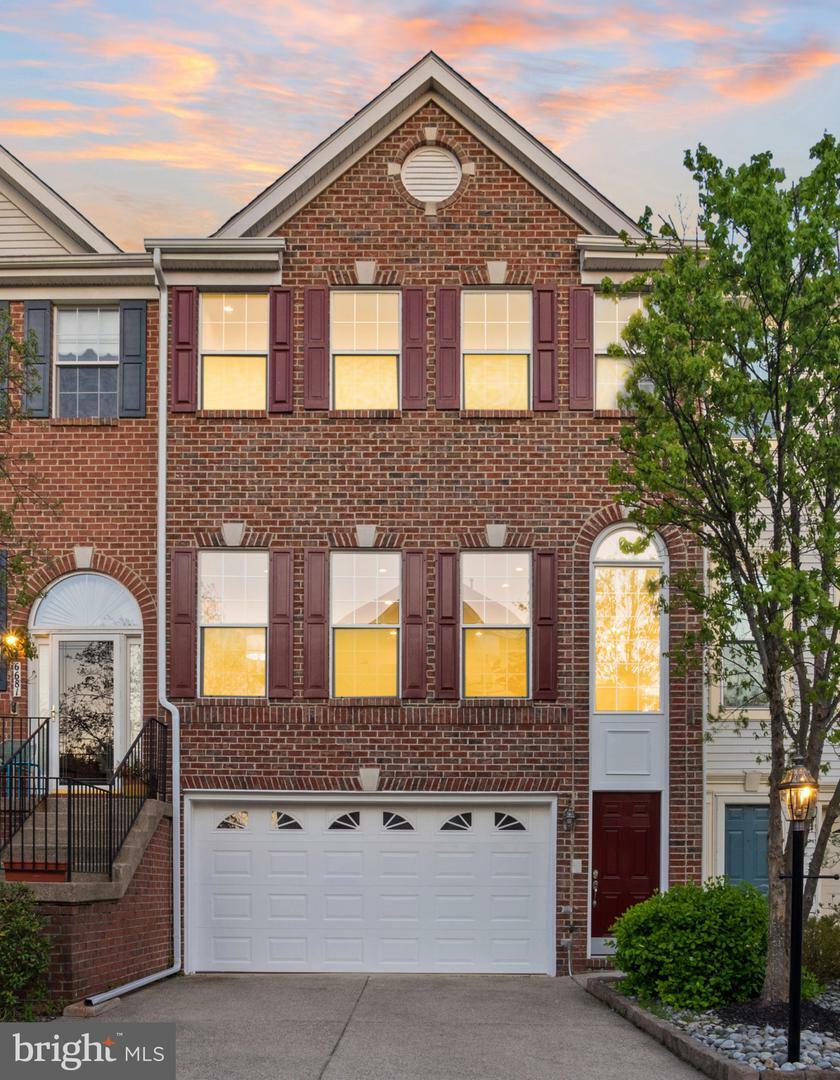 Property Photo: 6683 Ordsall Street VA 22315