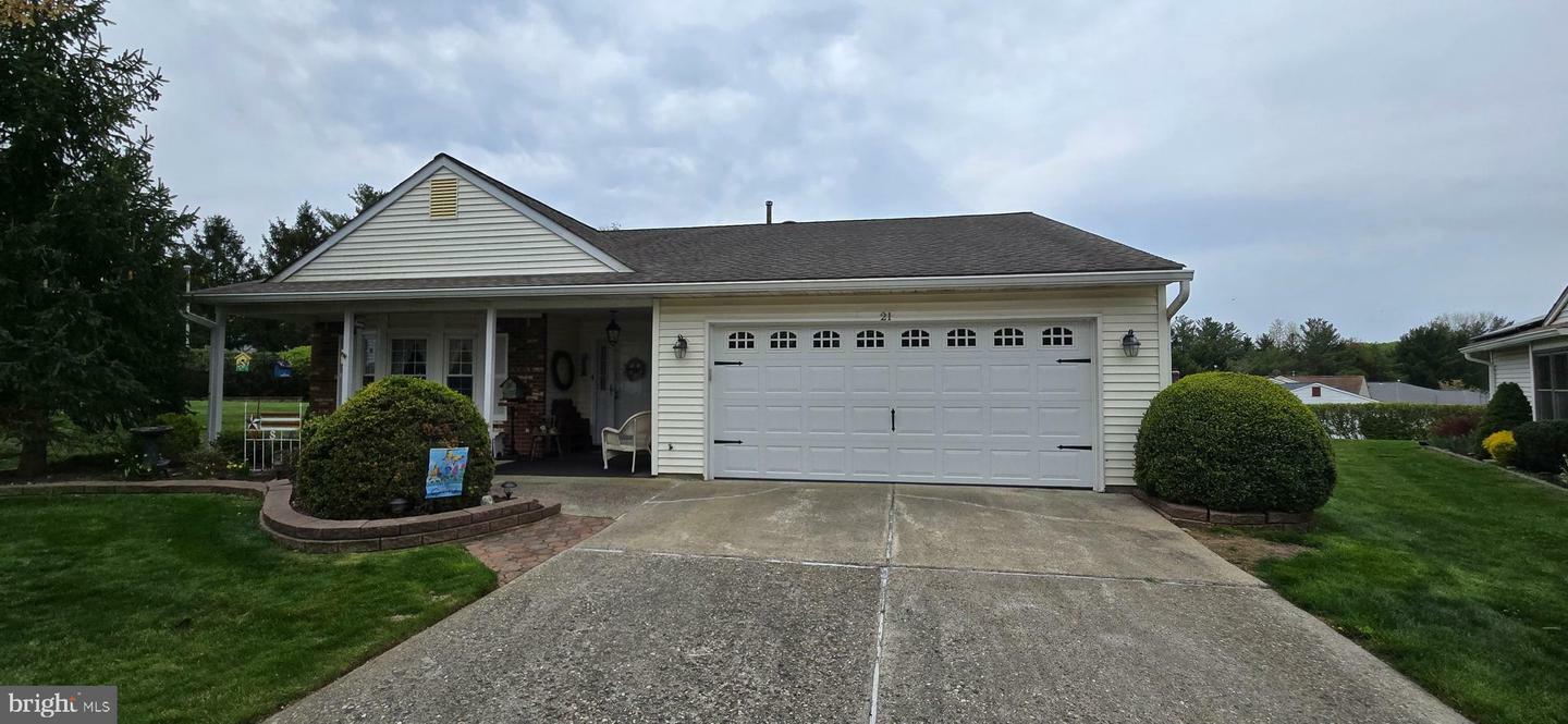 Property Photo: 21 Willowwood Court NJ 08022