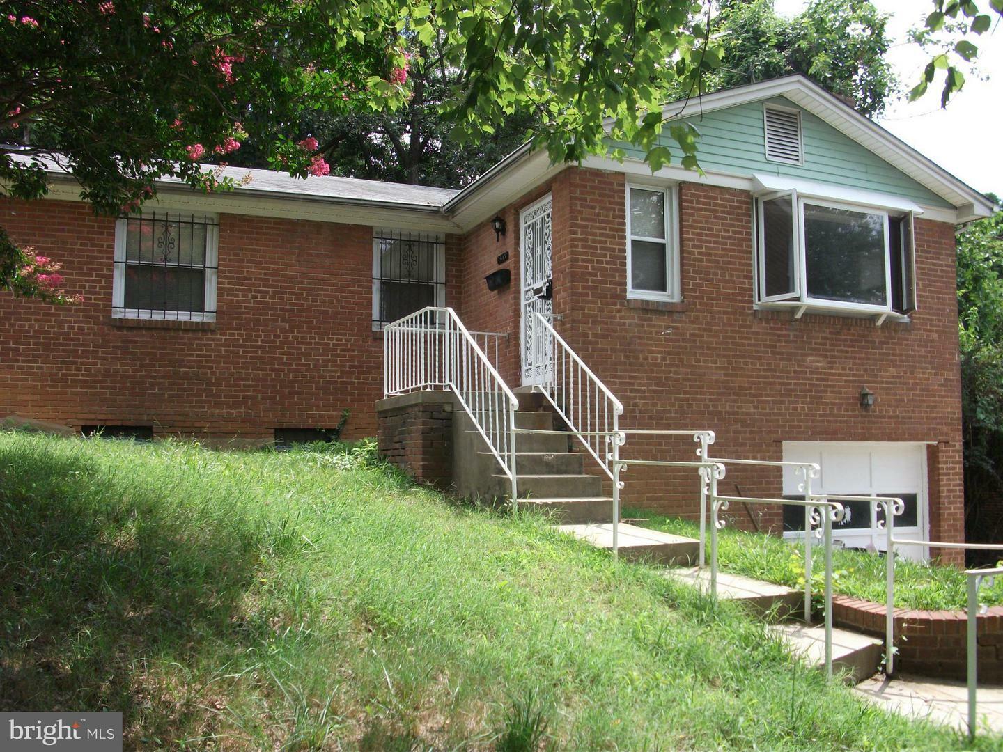 Property Photo: 2503 Easton Street MD 20748