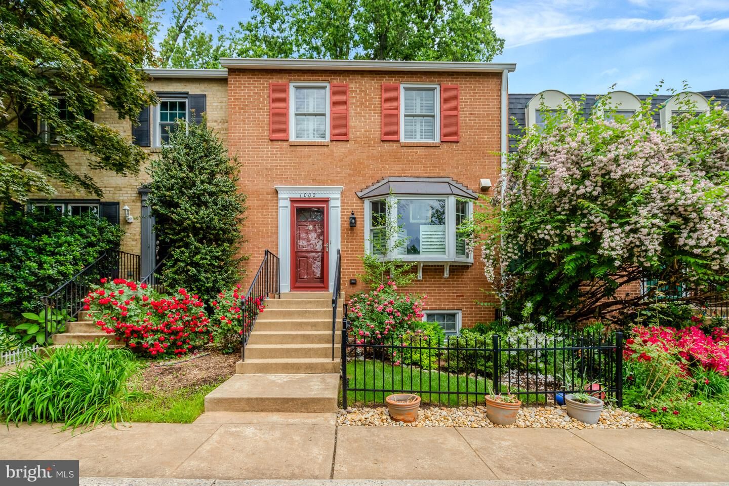 Property Photo: 1002 Ellison Square VA 22046