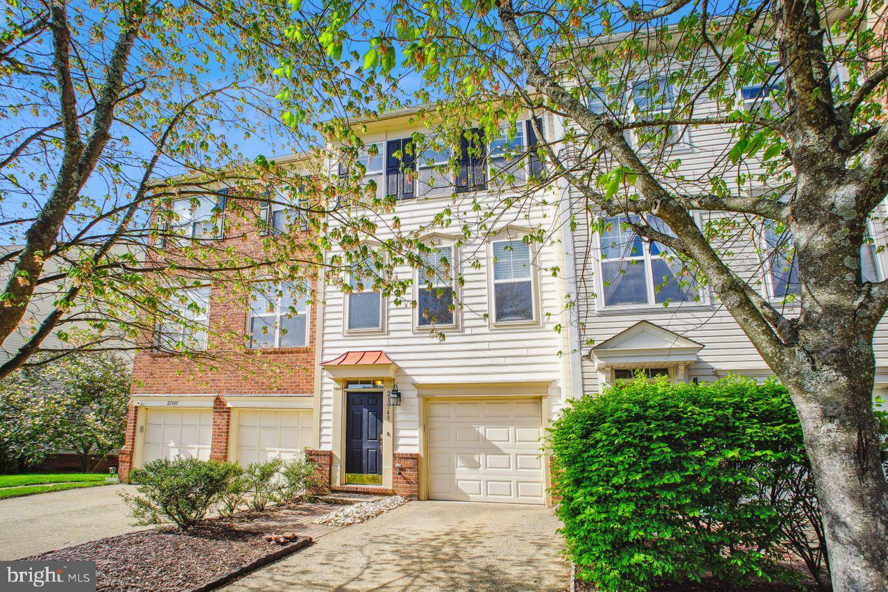 Property Photo: 21543 Welby Terrace VA 20148