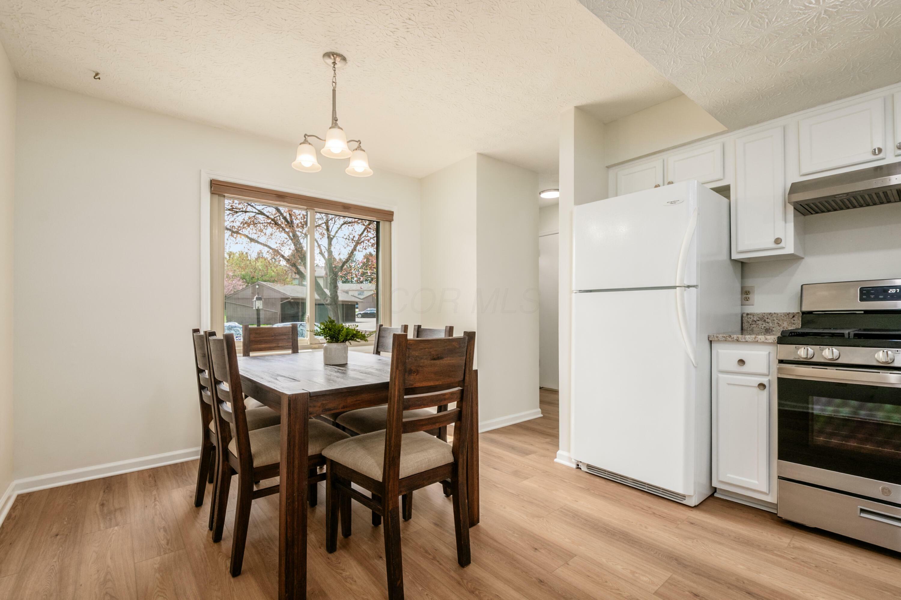 Property Photo: 3242 Brookview Way OH 43221