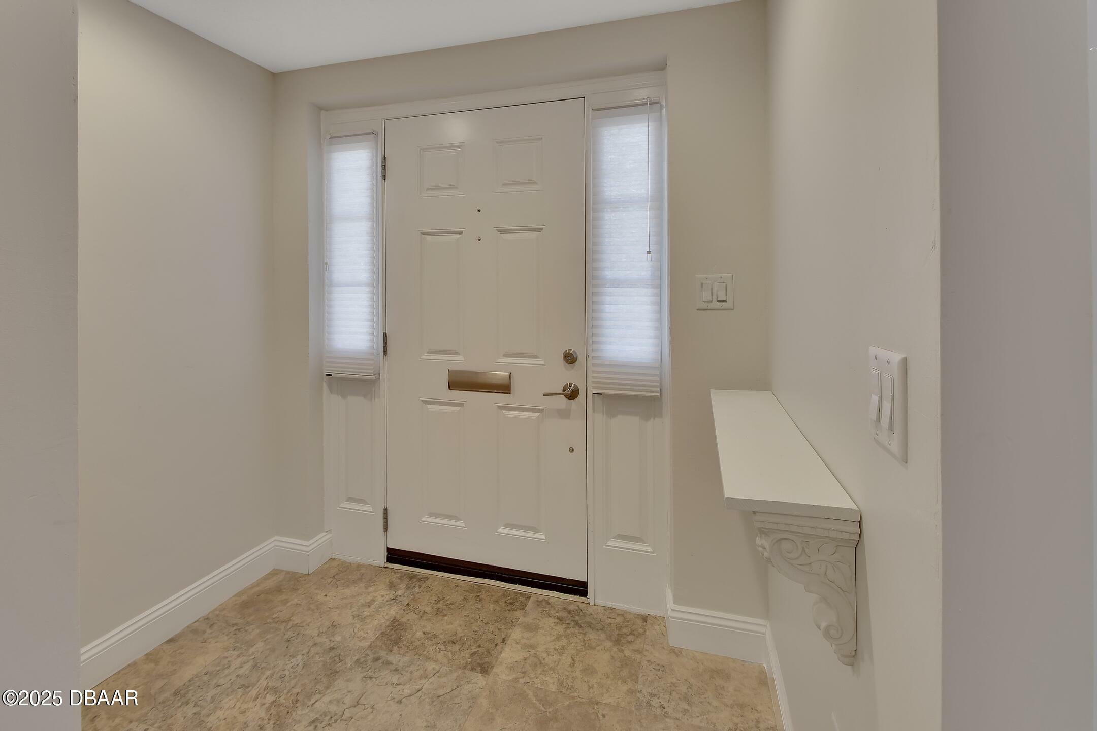 Property Photo: 117 N Garfield Avenue FL 32724