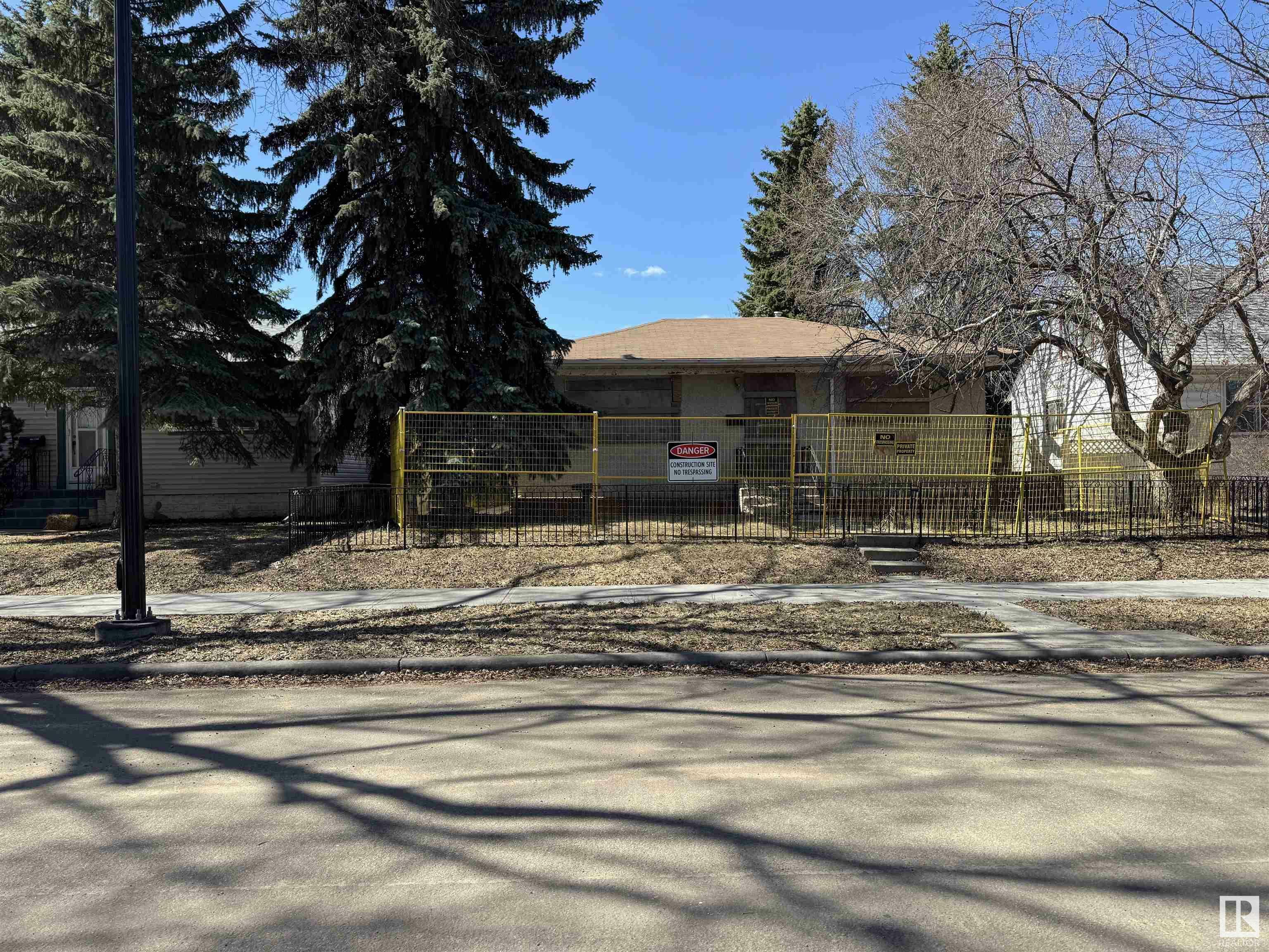 Property Photo: 11544 140 Street NW AB T5M 1S7