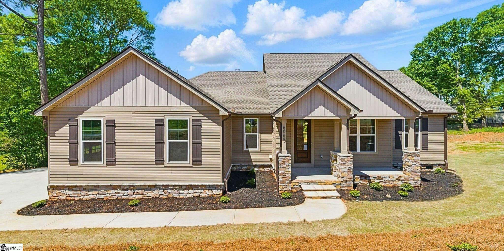 Property Photo: 606B Parkwood Drive SC 29625