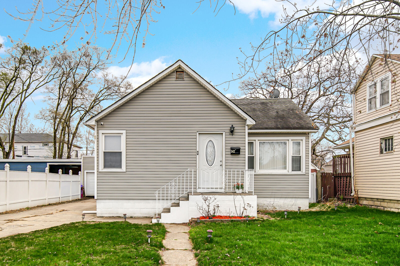 Property Photo:  542 Mulberry Street  IN 46324 