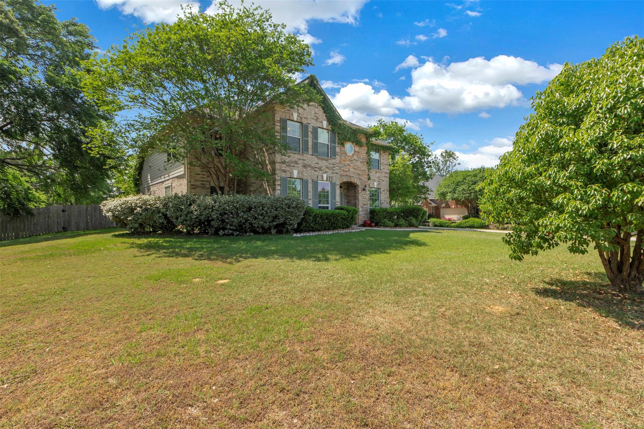 Property Photo: 1120 Silveridge TX 77304