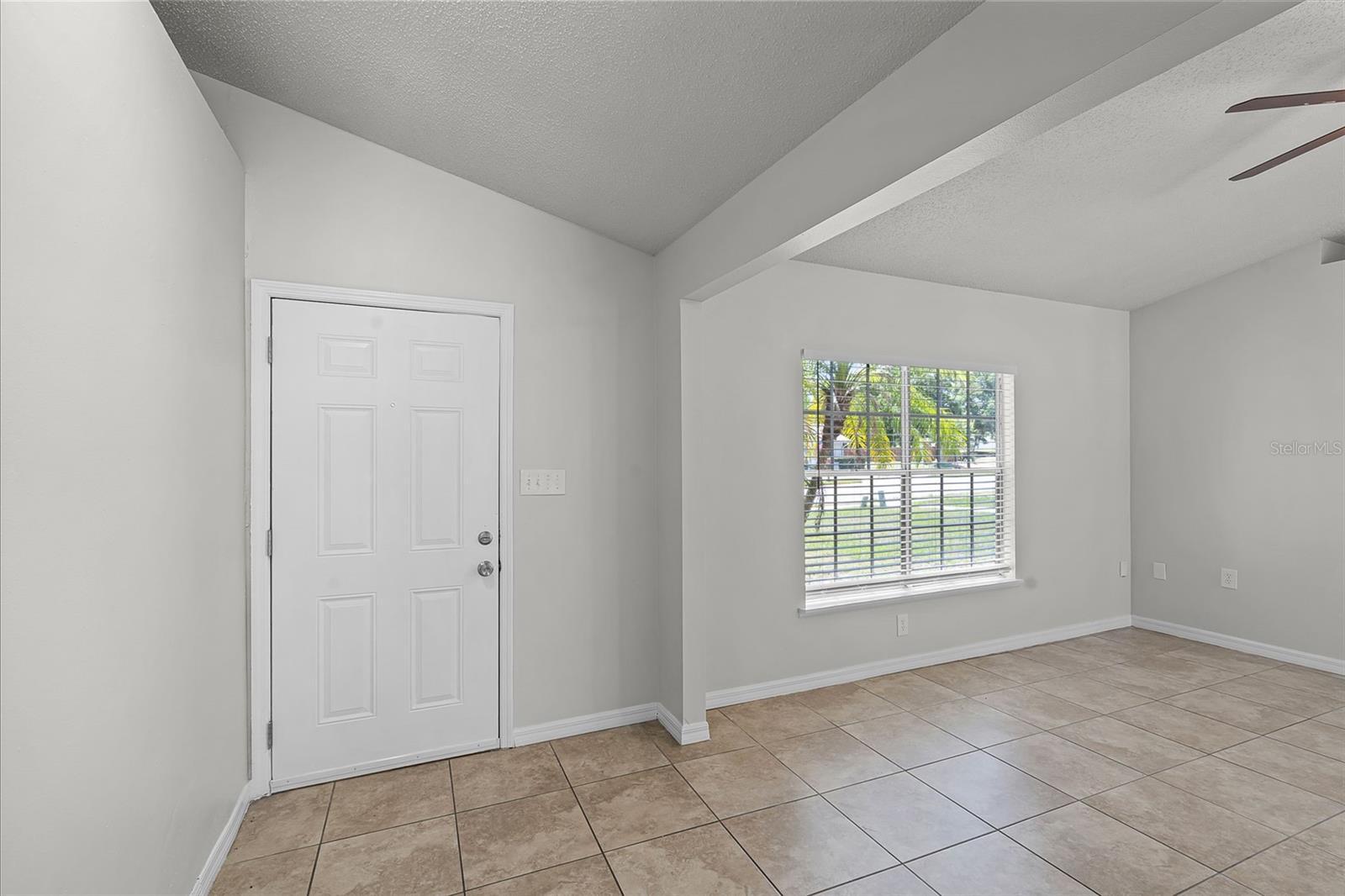 Property Photo:  996 Big Oaks Drive  FL 32765 