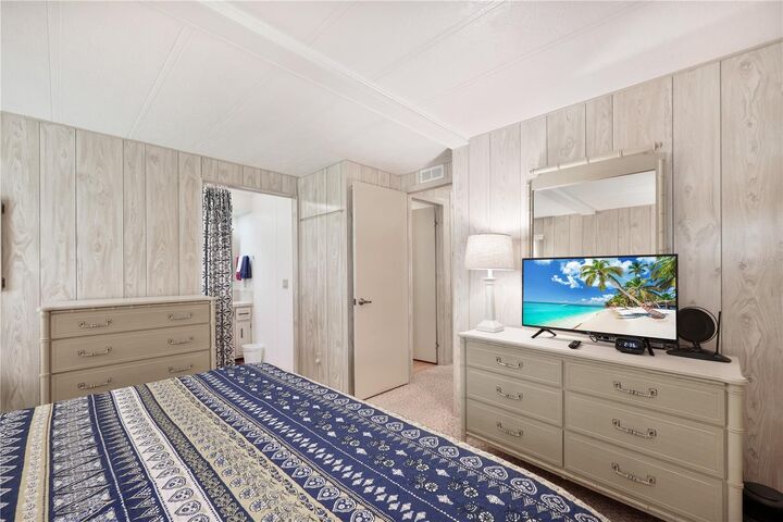 Property Photo:  2100 Kings Highway 1038  FL 33980 