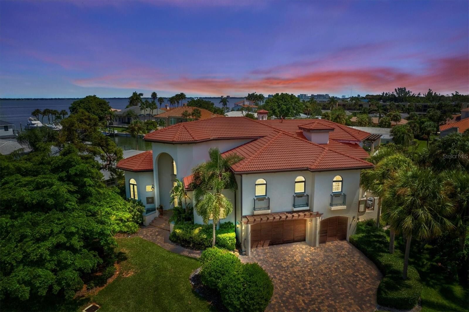 Property Photo:  524 Schooner Lane  FL 34228 