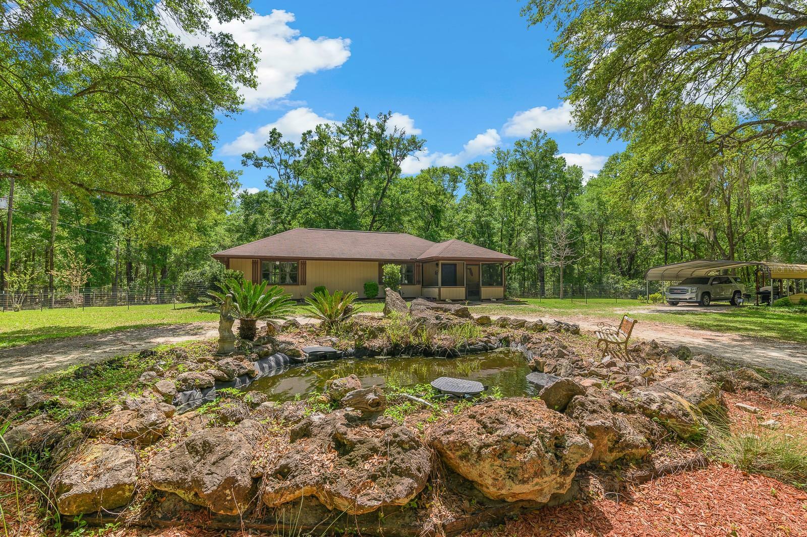 Property Photo: 23725 NW 142nd Avenue FL 32643