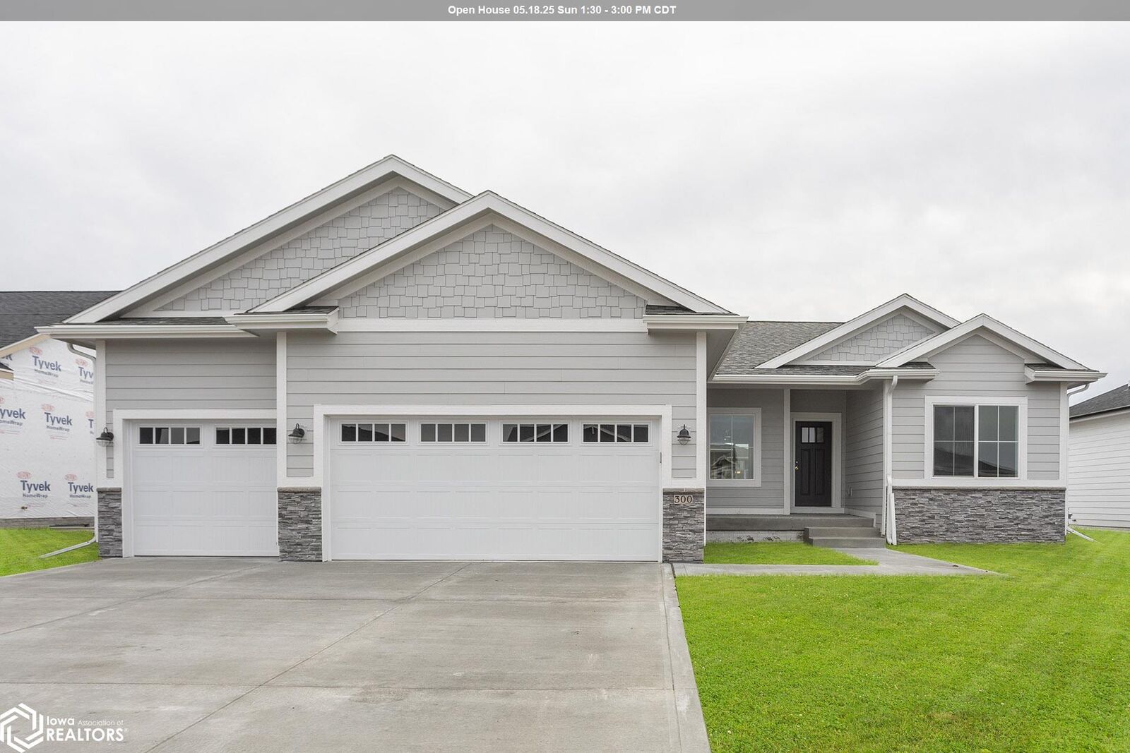 Property Photo: 2602 Knollway Drive IA 50158