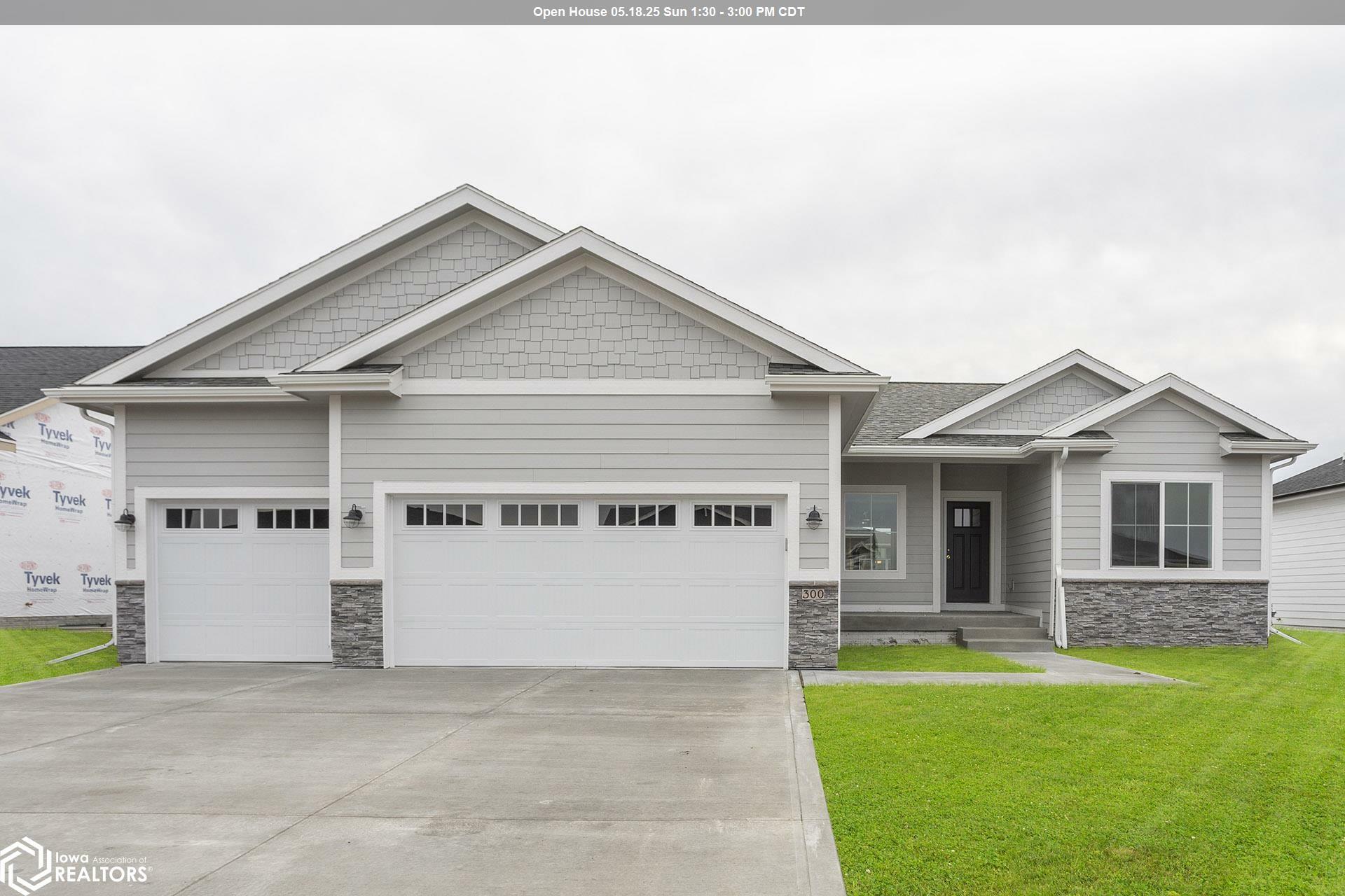Property Photo: 2602 Knollway Drive IA 50158