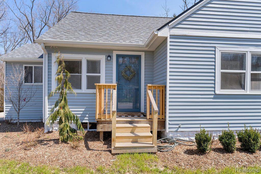 Property Photo:  1284 Rochester Road  MI 48367 3828 
