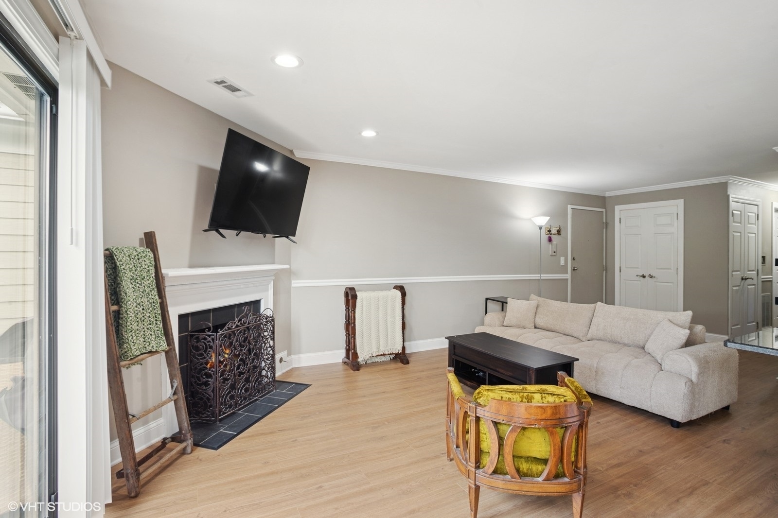 Property Photo: 941 Yosemite Trail C7 IL 60172