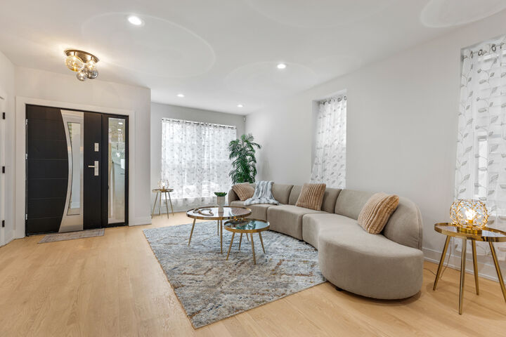 Property Photo: 1522 W Wolfram Street IL 60657