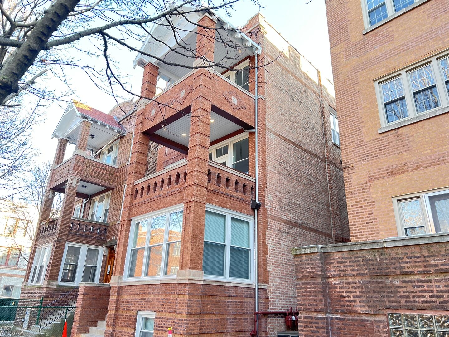 Property Photo:  2205 W Iowa Street 2R  IL 60622 