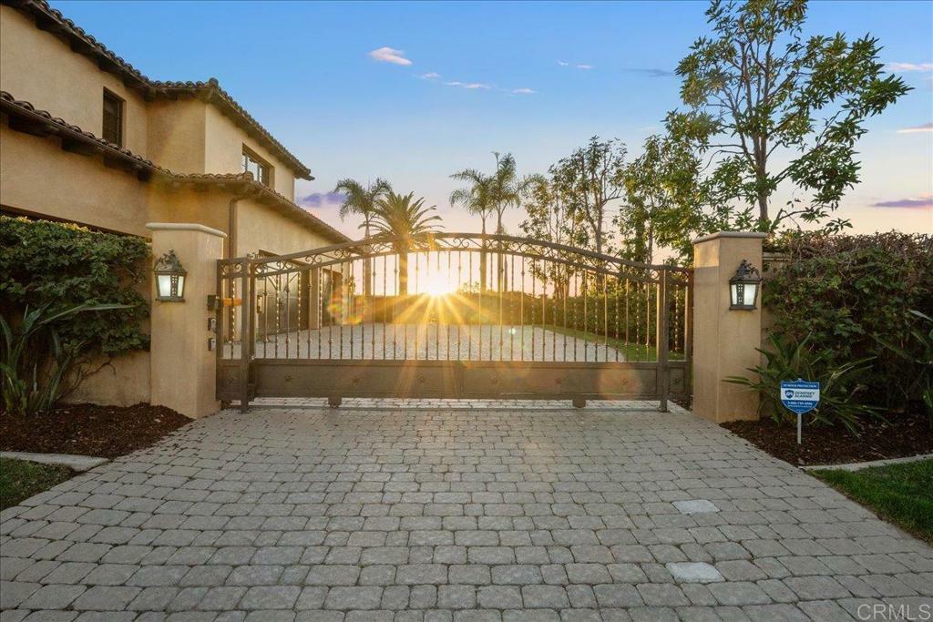 Property Photo: 5015 Rancho Quinta Bend CA 92130