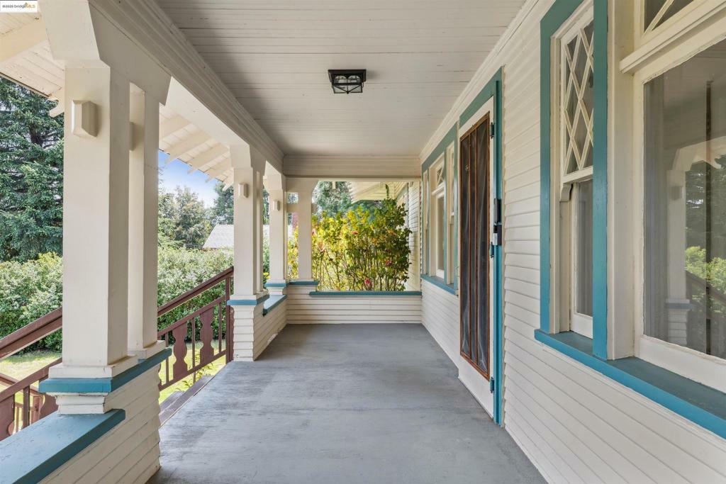 Property Photo: 614 Live Oak Ave CA 95472