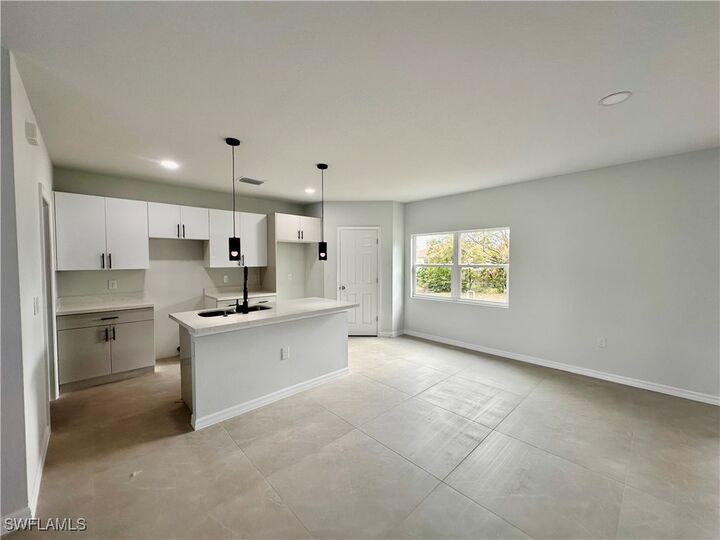 Property Photo:  2509 38th Street SW  FL 33976 