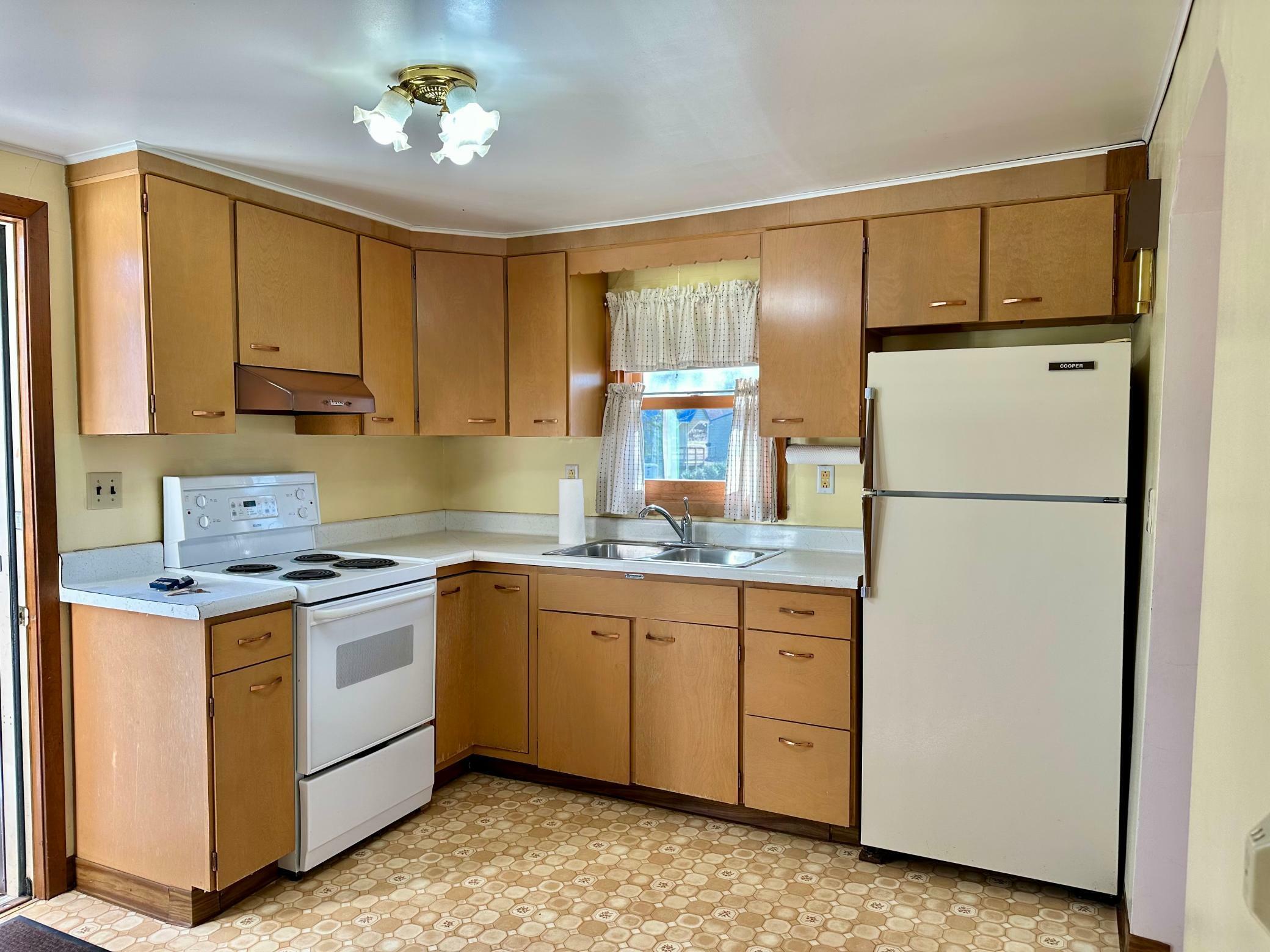 Property Photo: 685 Main Street W MN 56342