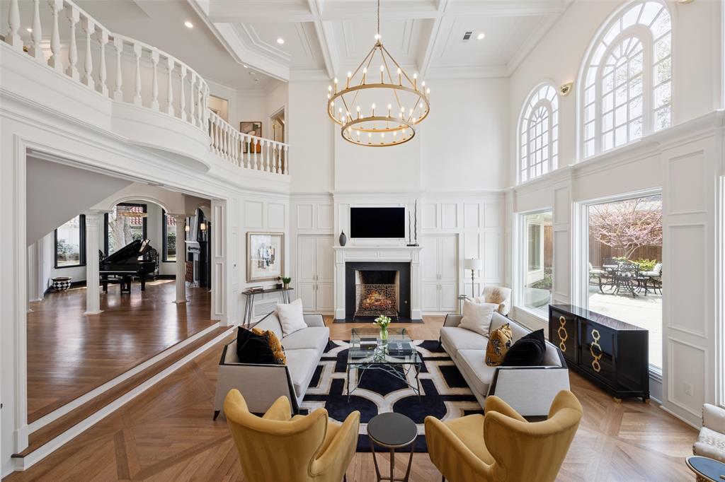 Property Photo:  13 Downs Lake Circle  TX 75230 