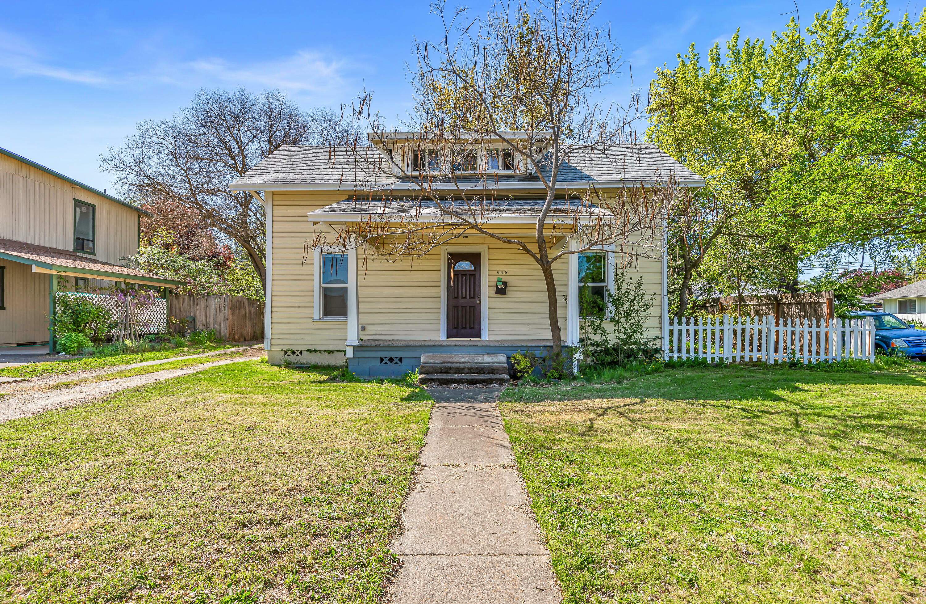 Property Photo: 645 Palm Street OR 97501