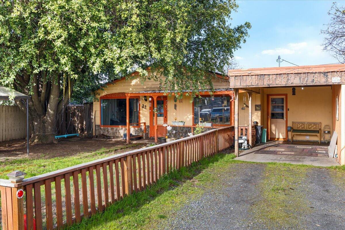 Property Photo: 32 Chestnut Avenue OR 97501