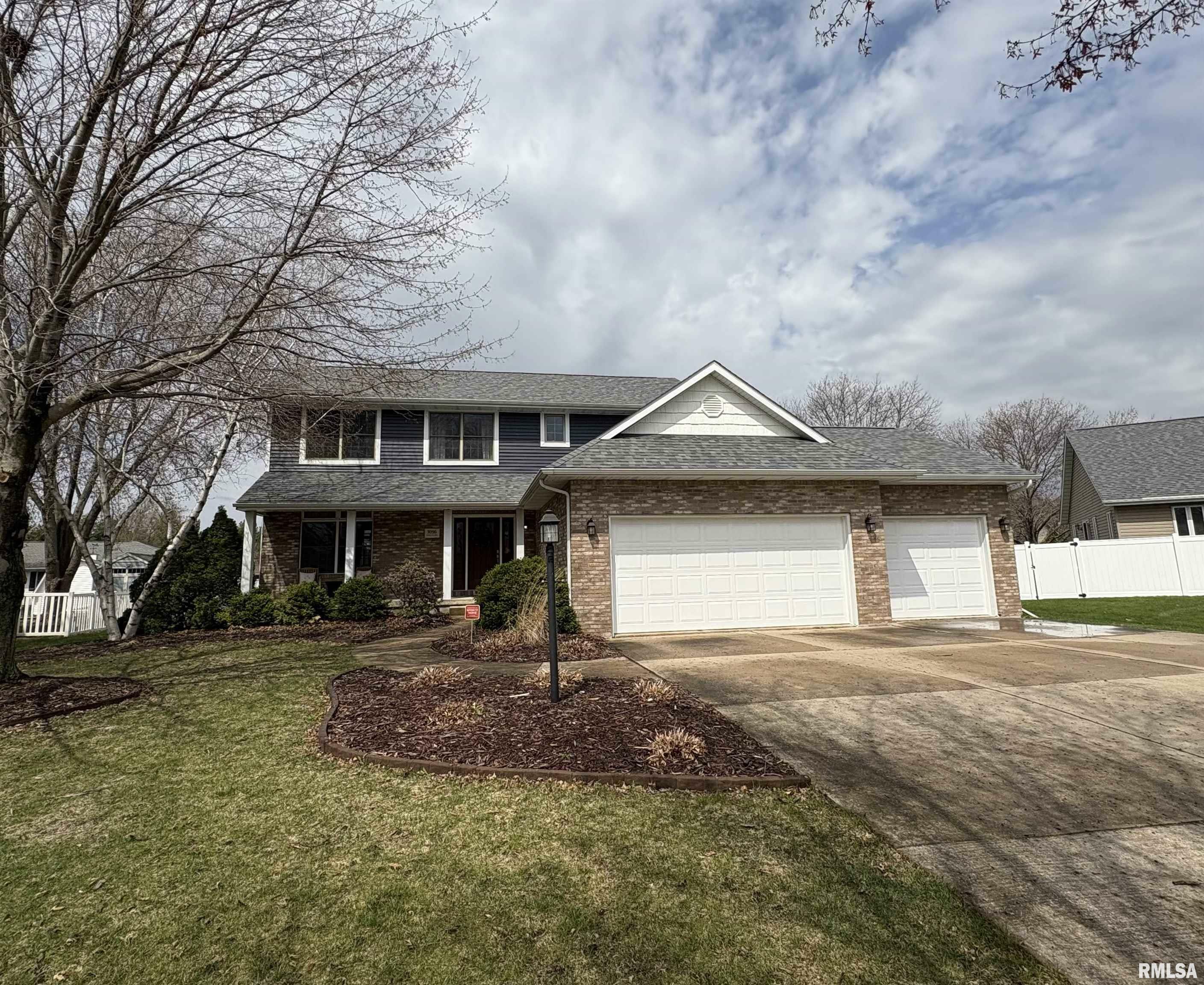 Property Photo: 3096 Whitehaven Circle IL 61401
