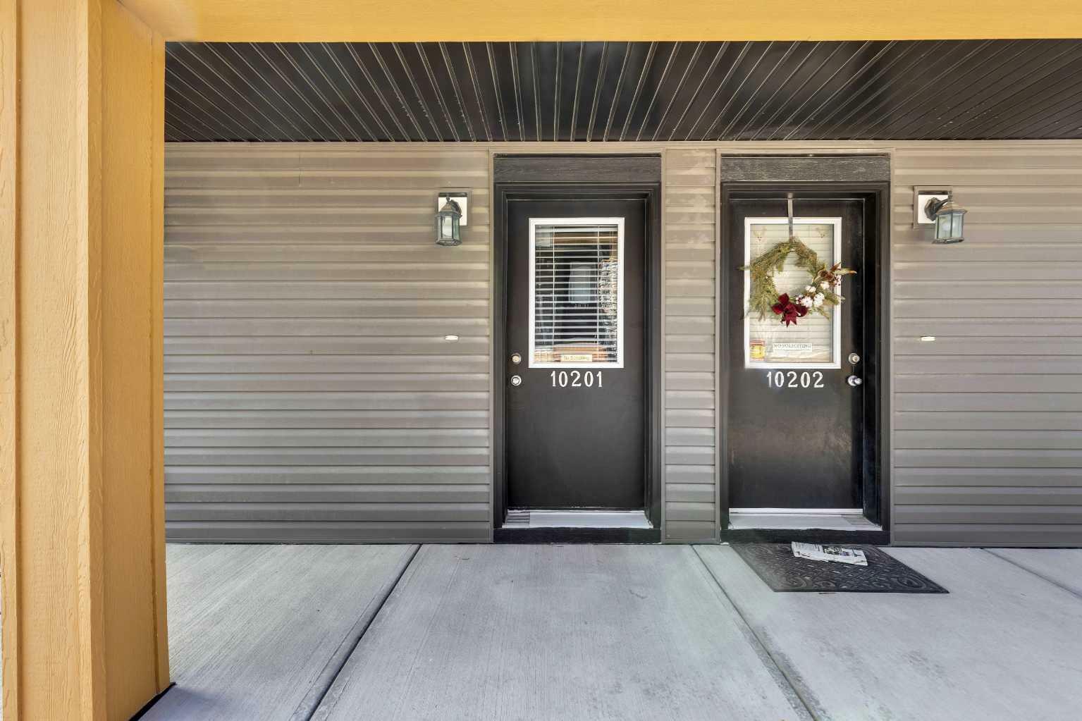 Property Photo: 2781 Chinook Winds Drive SW 10201 AB T4B 3S5
