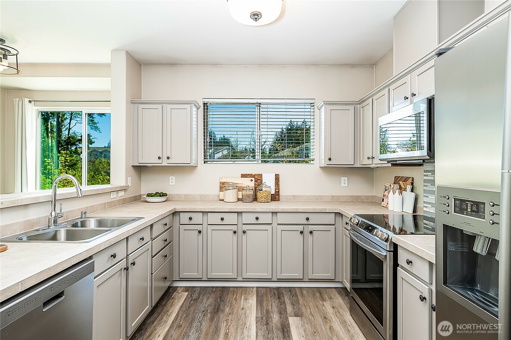 Property Photo: 14915 38th Drive SE Ff3023 WA 98012
