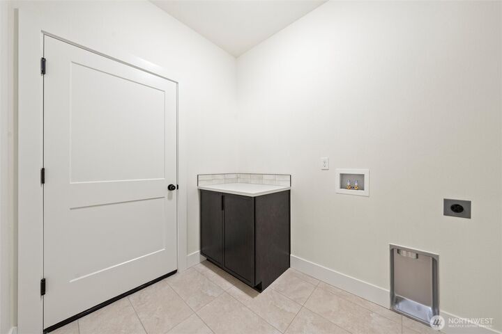 Property Photo:  1209 E Mt Hood Street  WA 99344 