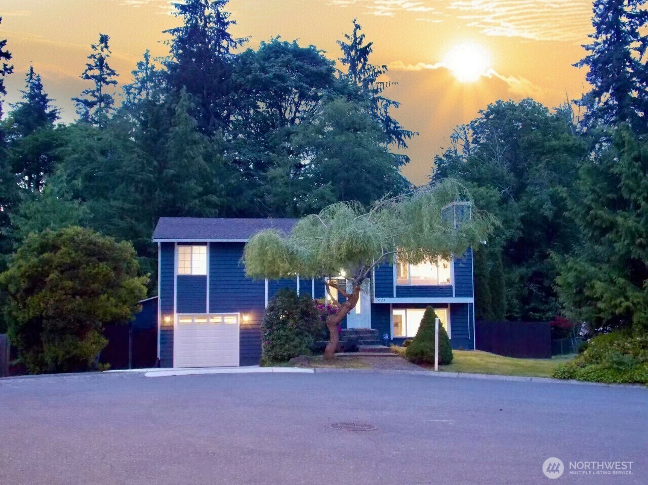 Property Photo:  5723  145th St SW  WA 98026 
