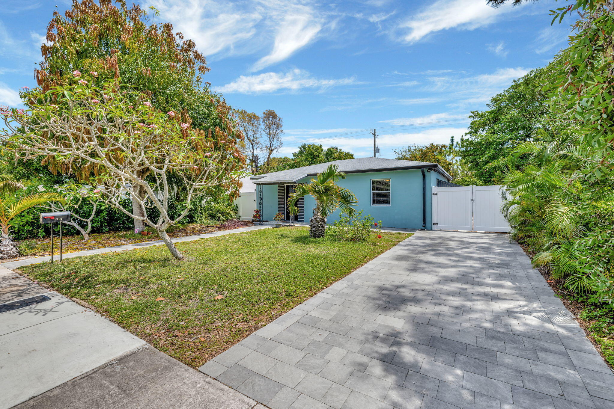 Property Photo:  1312 NW 2nd Avenue  FL 33311 
