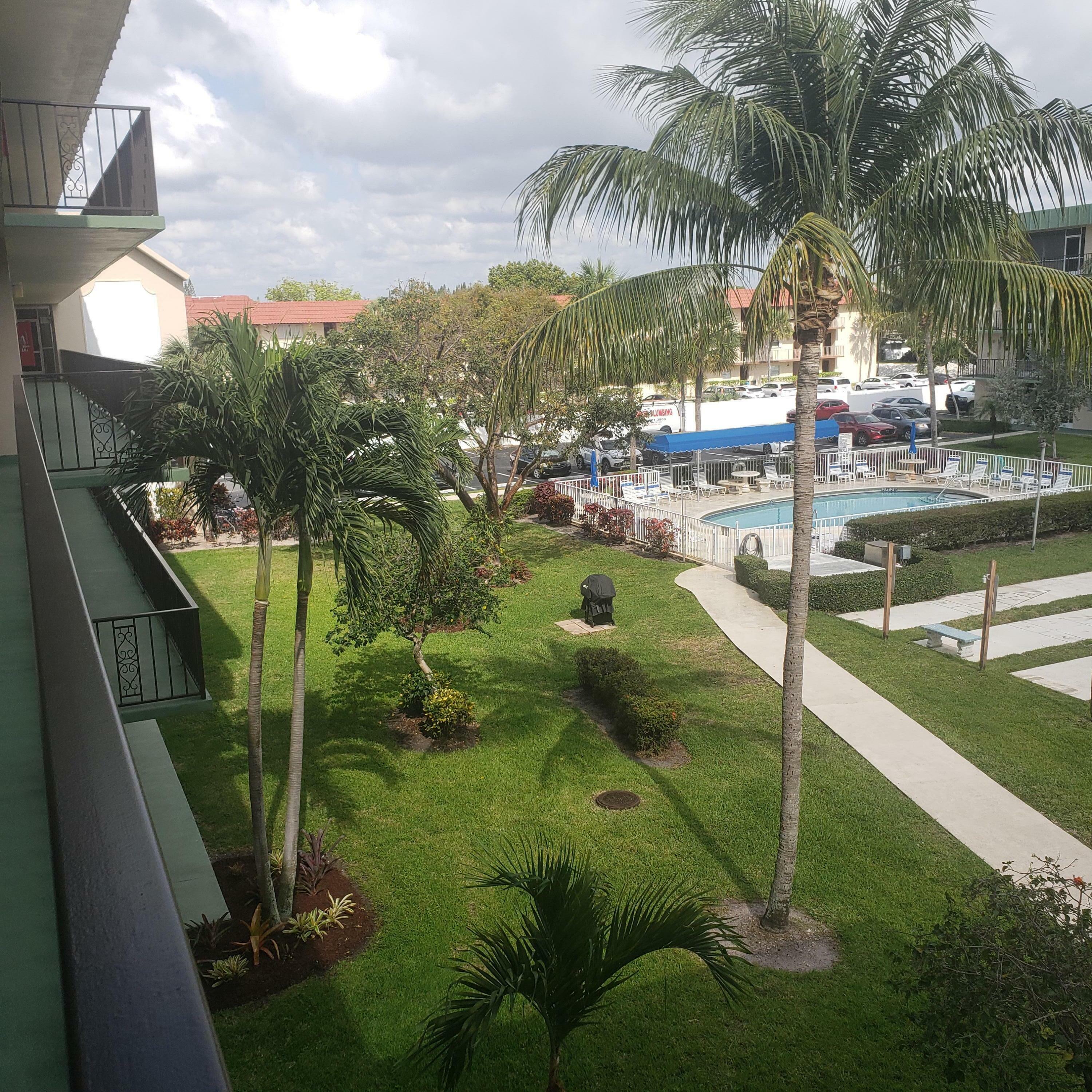 Property Photo: 806 SE 7th Street 302 FL 33441