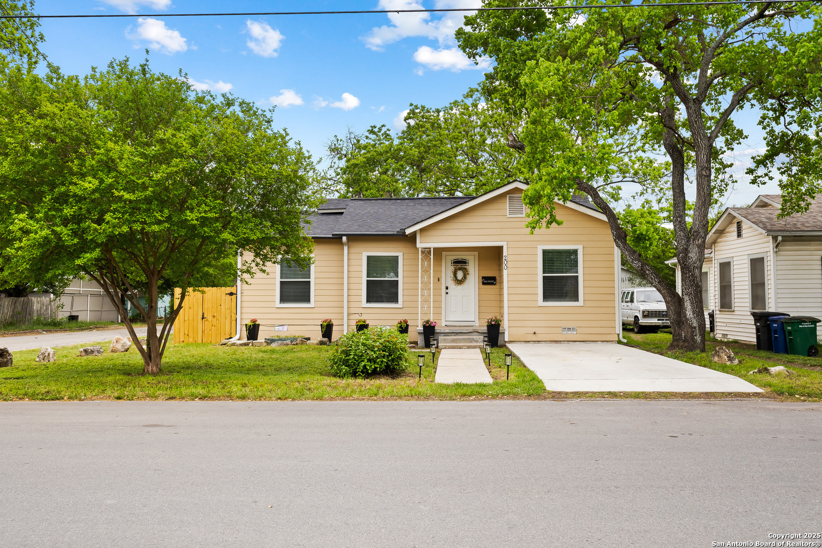 Property Photo: 200 Frost TX 78201