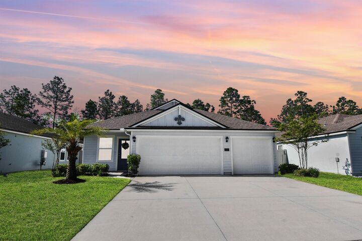 Property Photo: 181 Narvarez Ave FL 32084