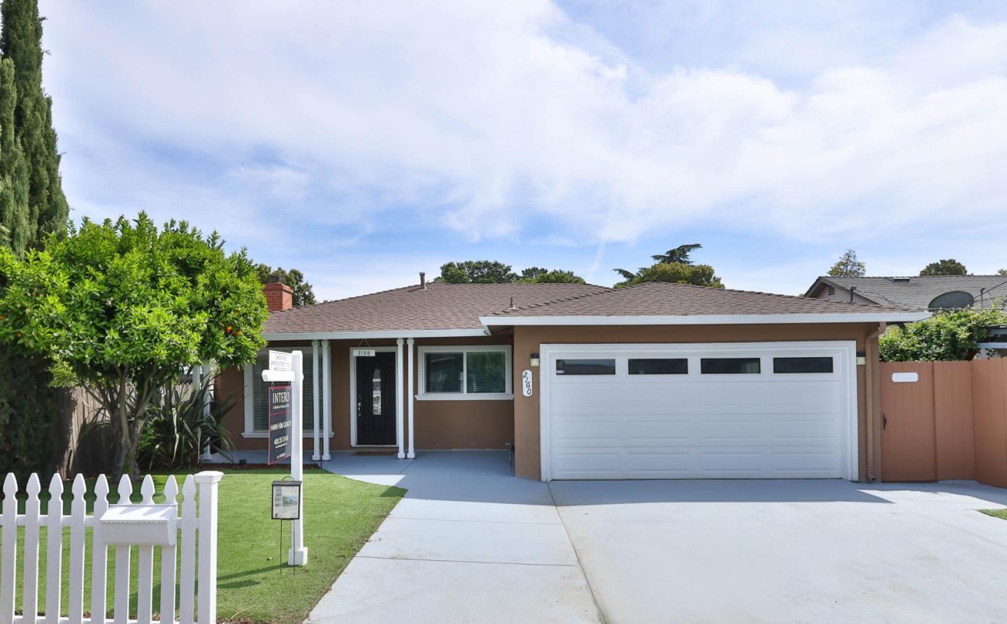Property Photo: 2160 Lincoln Street CA 94303