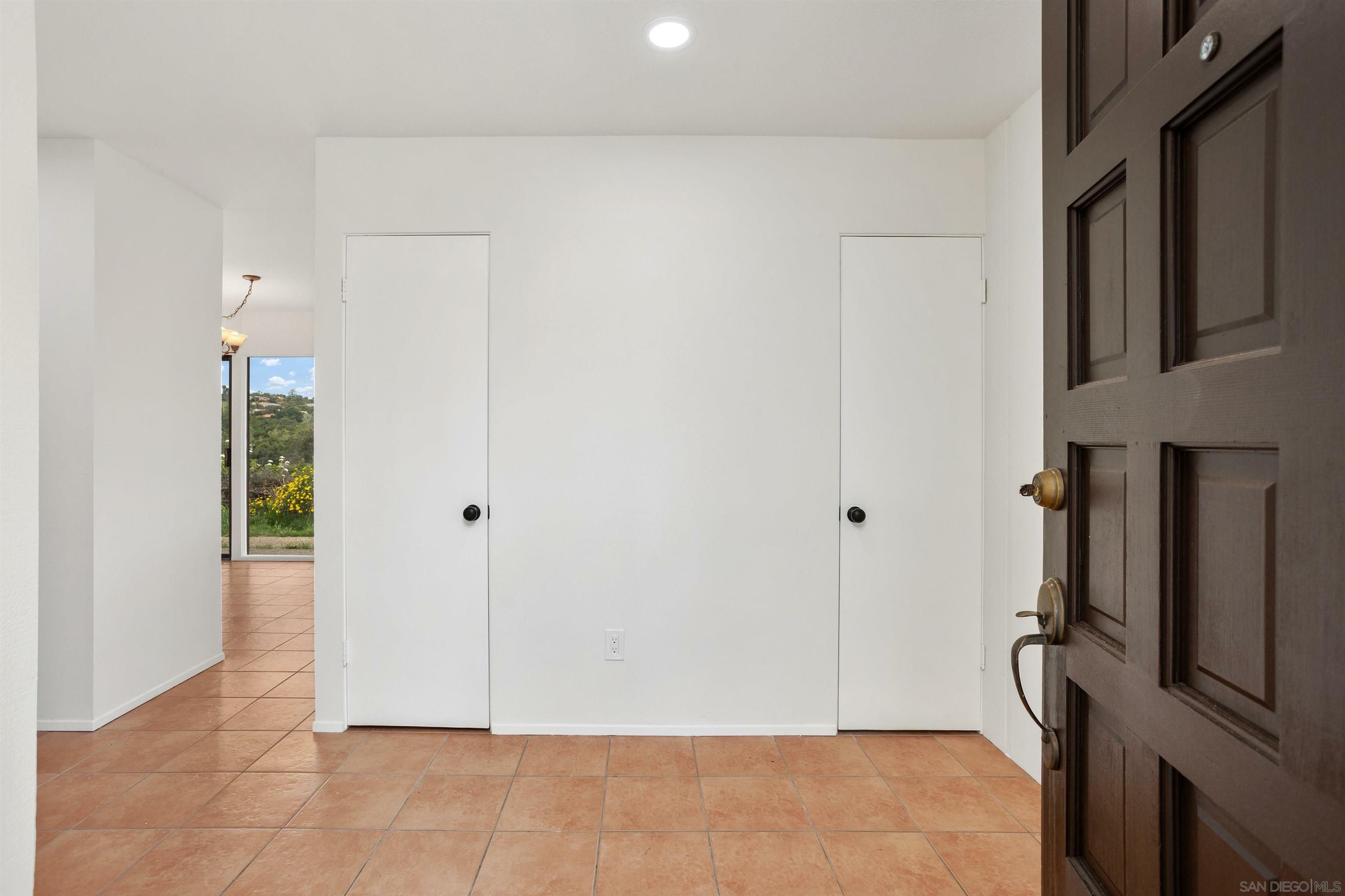 Property Photo: 2562 Los Cerritos Ln CA 92028