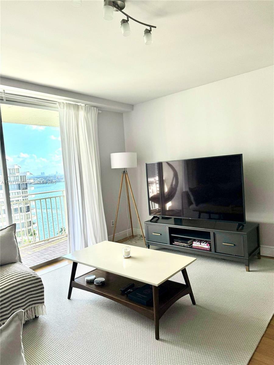 Property Photo:  770 Claughton Island Dr 1405  FL 33131 